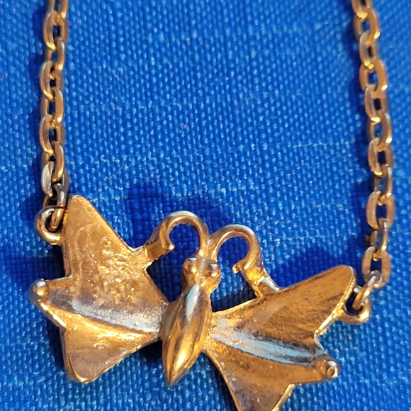 Goldtone Butterfly Necklace 16" Signed Accents By Hallmark - Picture 6 of 7